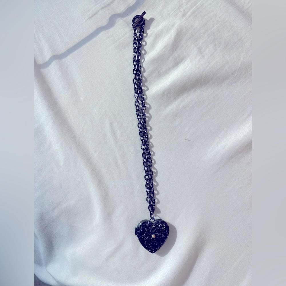 Gothic heart locket necklace with magnetic clasp